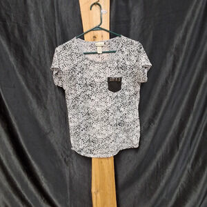 Animal print with stud pocket-size. Women's large true self short sleeve t shirt